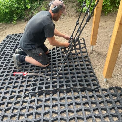 playnsafe_rubber_playground_fall_grass_mats_installation_on_playground_img_2985-e1704722450771 playnsafe_rubber_playground_fall_grass_mats_installation_on_playground_img_2985-e1704722450771
